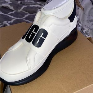 Ugg sneakers brand new !!